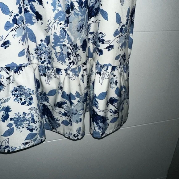 Princess Polly floral midi dress. - Picture 3 of 4